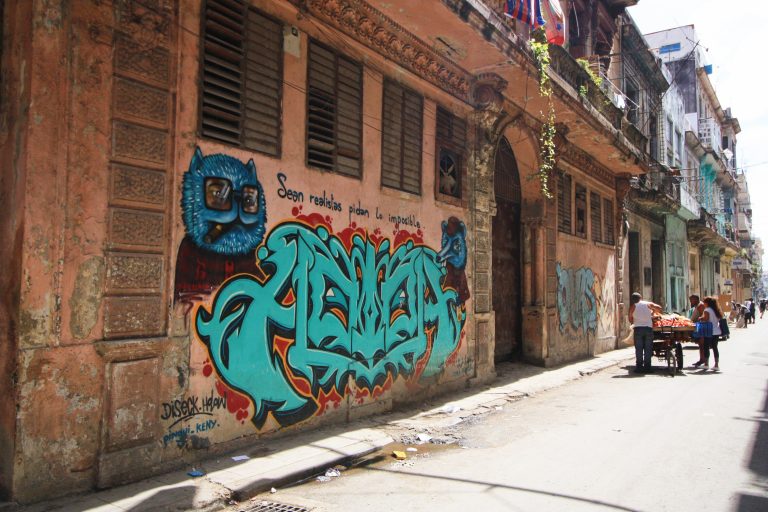 A Quoi Sert La Boule Au Dessus Des 4 Couleurs Cuba : La Havane - La Boucle Voyageuse
