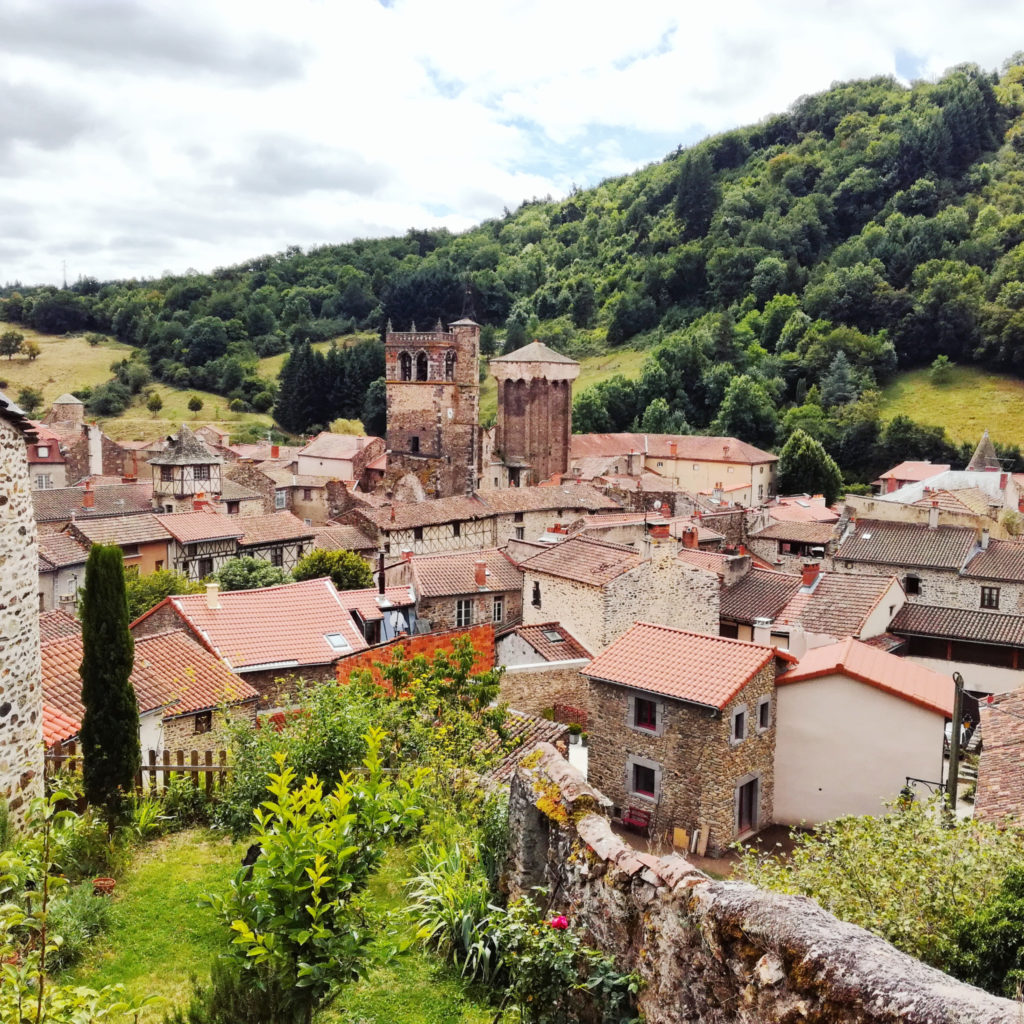 Blesle, plus beau village de France près de Brioude